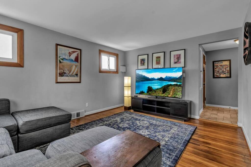Gorgeous 2 Queen Bedroom Apartment In North Buffalo With 70 Inch Tv Dış mekan fotoğraf