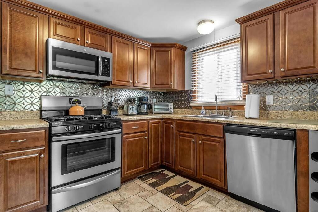 Gorgeous 2 Queen Bedroom Apartment In North Buffalo With 70 Inch Tv Dış mekan fotoğraf
